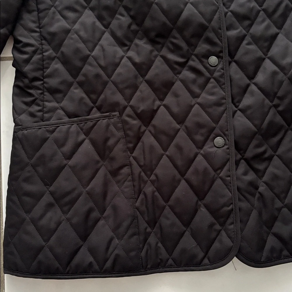 Burberry Women’s Black Quilted Barn Jacket - Picture 4 of 13